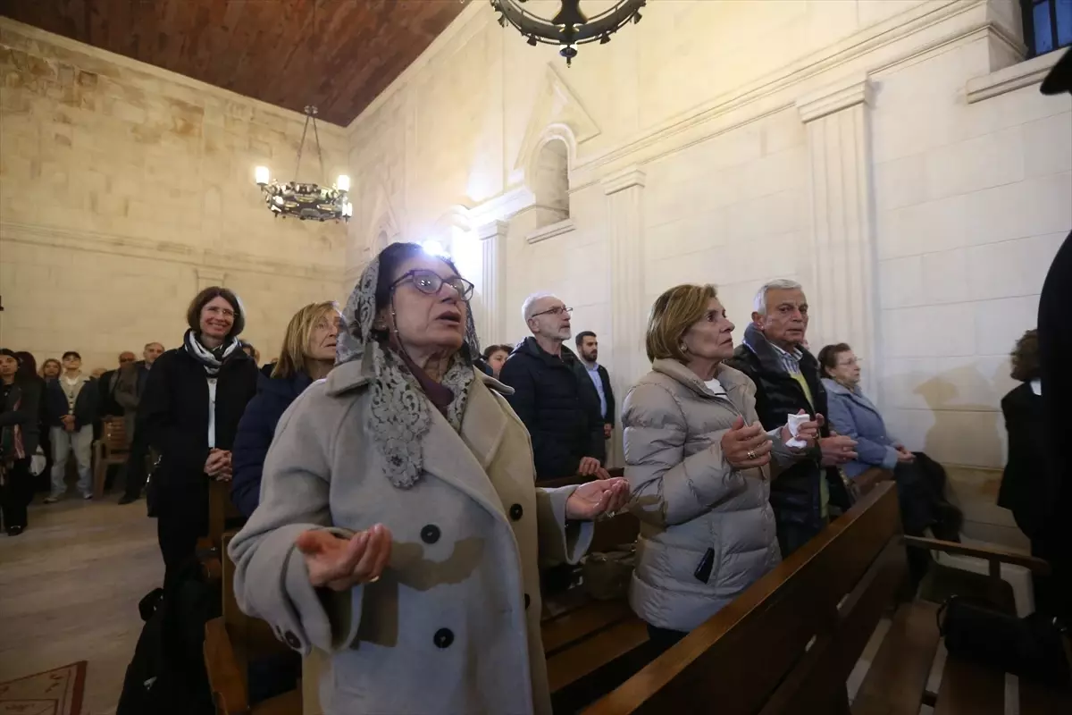 Hatay\'daki Surp Karasun Manuk Ermeni Kilisesi\'nde ayin düzenlendi