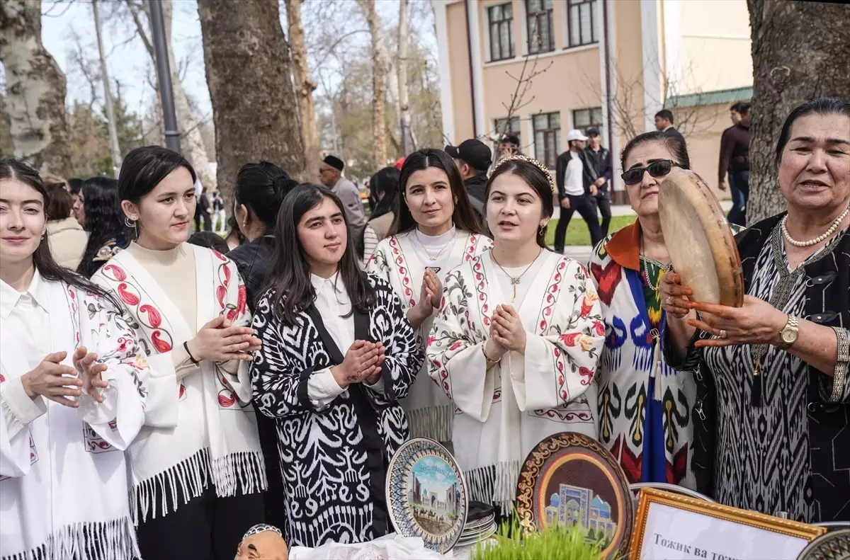 Depremzedeler Özbekistan\'da Nevruz Kutladı