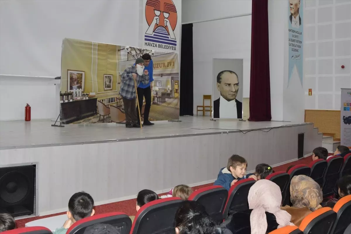 Tablet Ahmet Oyunu Sahnelendi