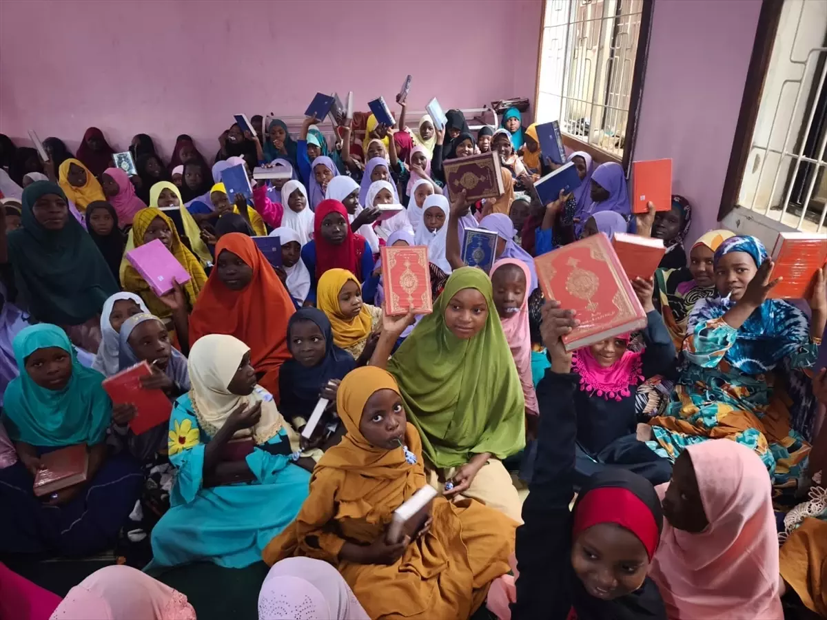 Afrika\'ya 10 Bin Kur\'an-ı Kerim Dağıtıldı