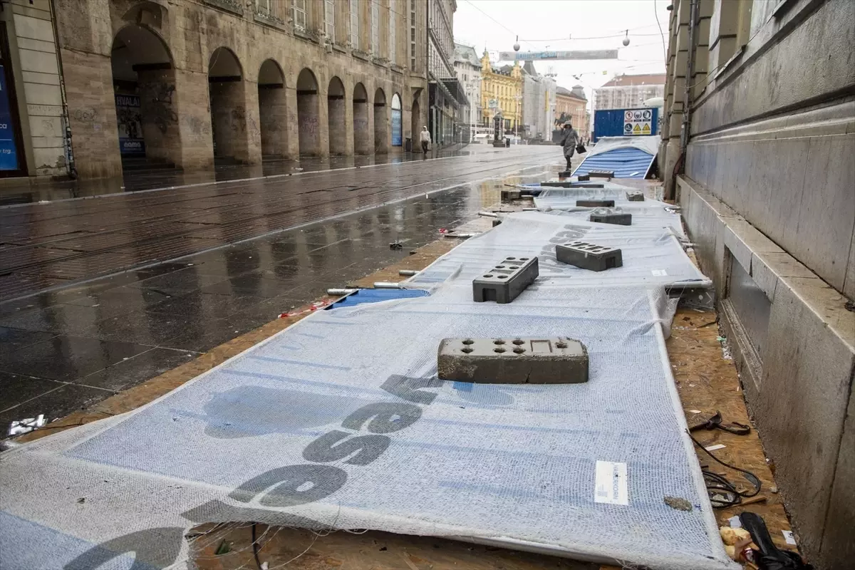 Zagreb\'de Şiddetli Fırtına, Okulları Tatil Etti