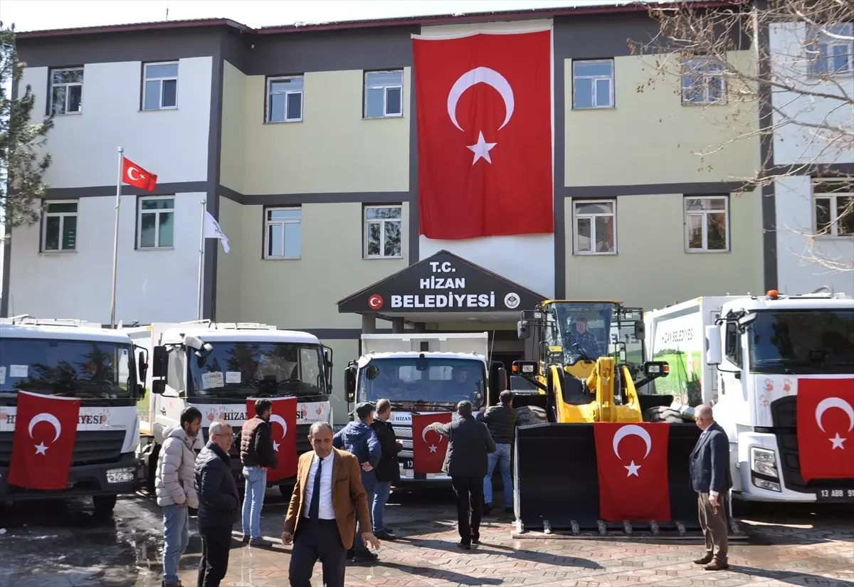 Hizan Belediyesi Yeni Araçlarını Tanıttı