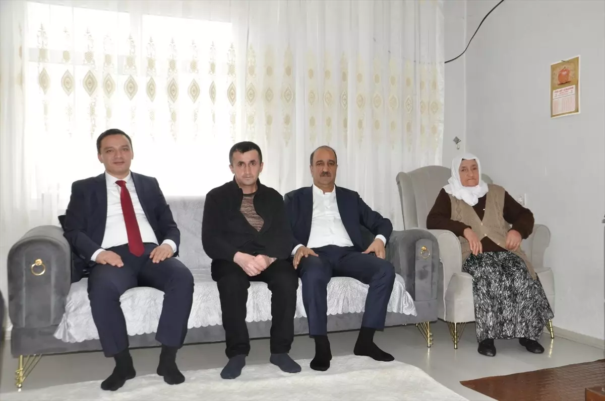 Hizan Kaymakamı Bilgin, şehit ailelerini ziyaret etti