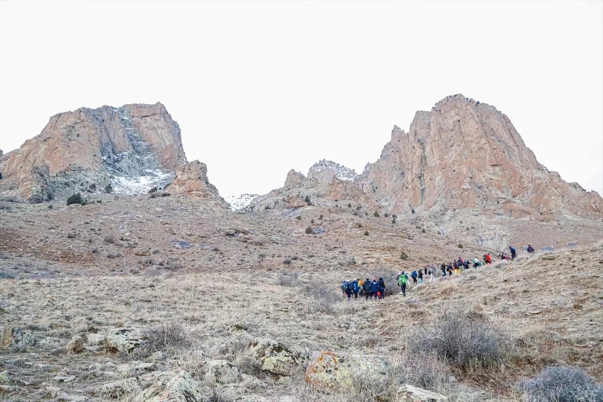 Hocalı Katliamı kurbanları Haça Dağı zirvesinde anıldı