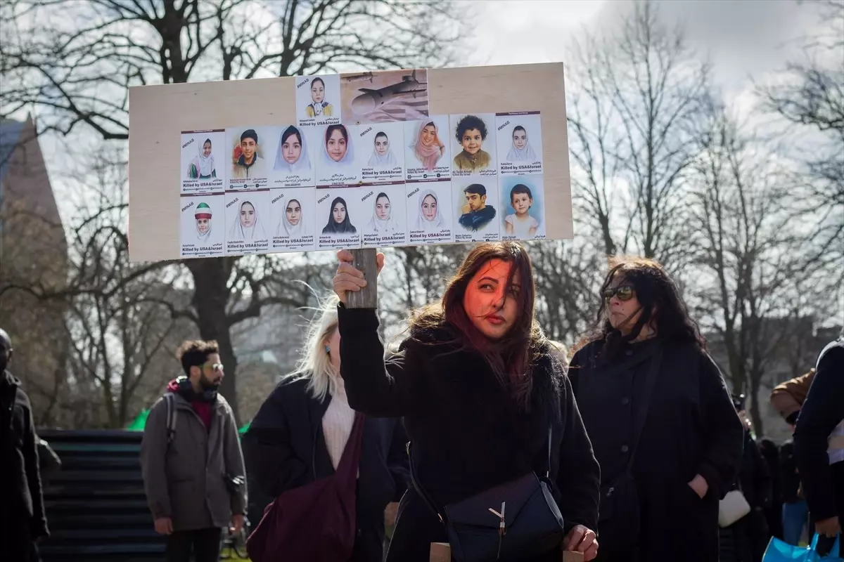 Lahey\'de İran\'a Yönelik Saldırılara Protesto