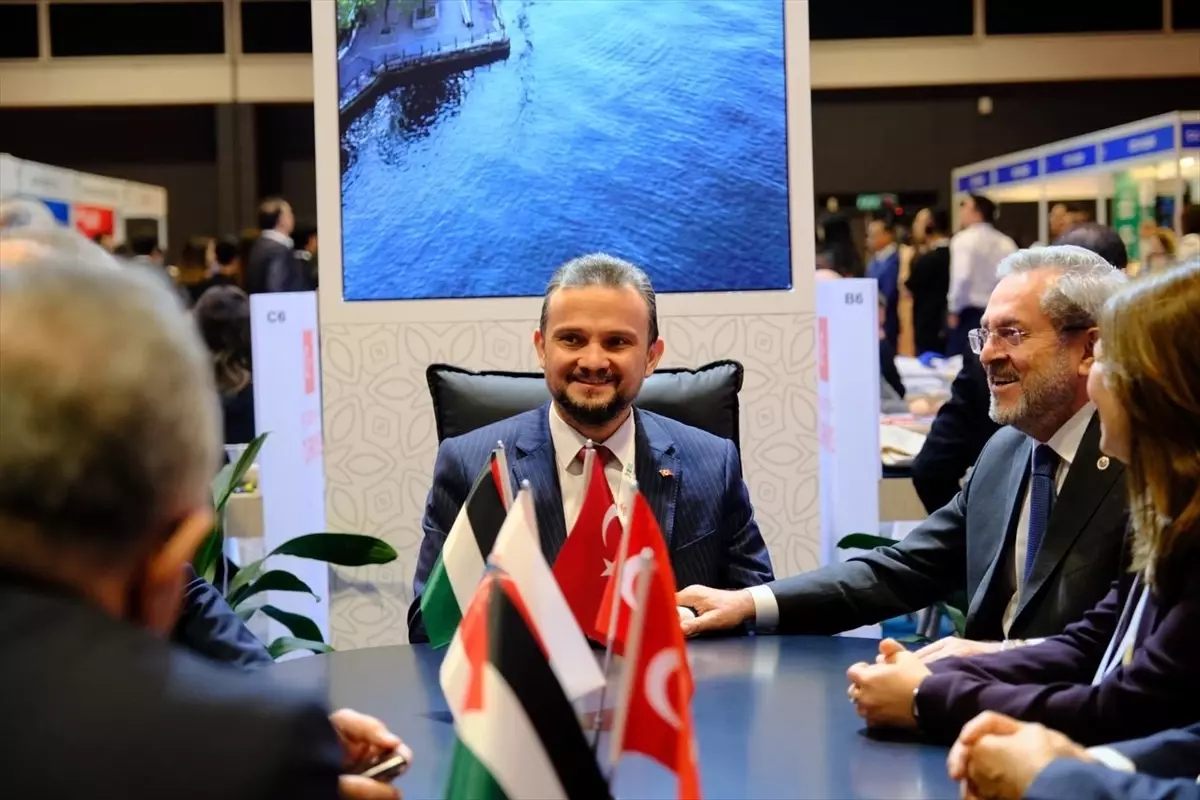 Hong Kong\'daki APAIE fuarında 82 Türk üniversitesi "Study in Türkiye" pavilyonuyla yer aldı