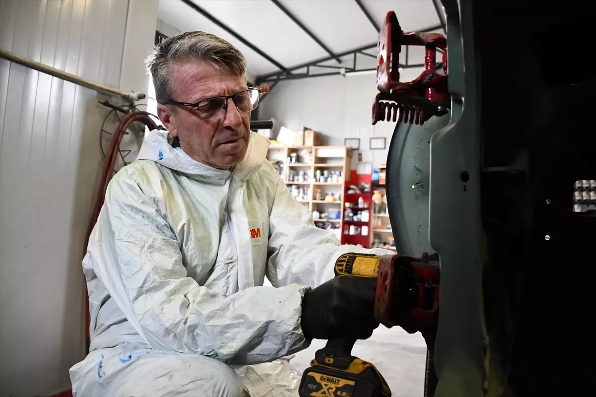 Klasik Otomobilleri Restorasyonla Hayata Döndürüyor