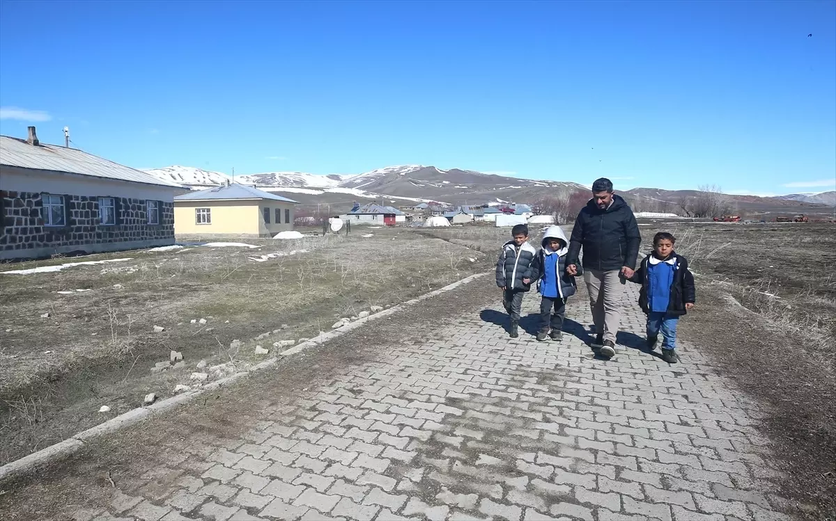 Zorlu Koşullarda Fedakar Öğretmen