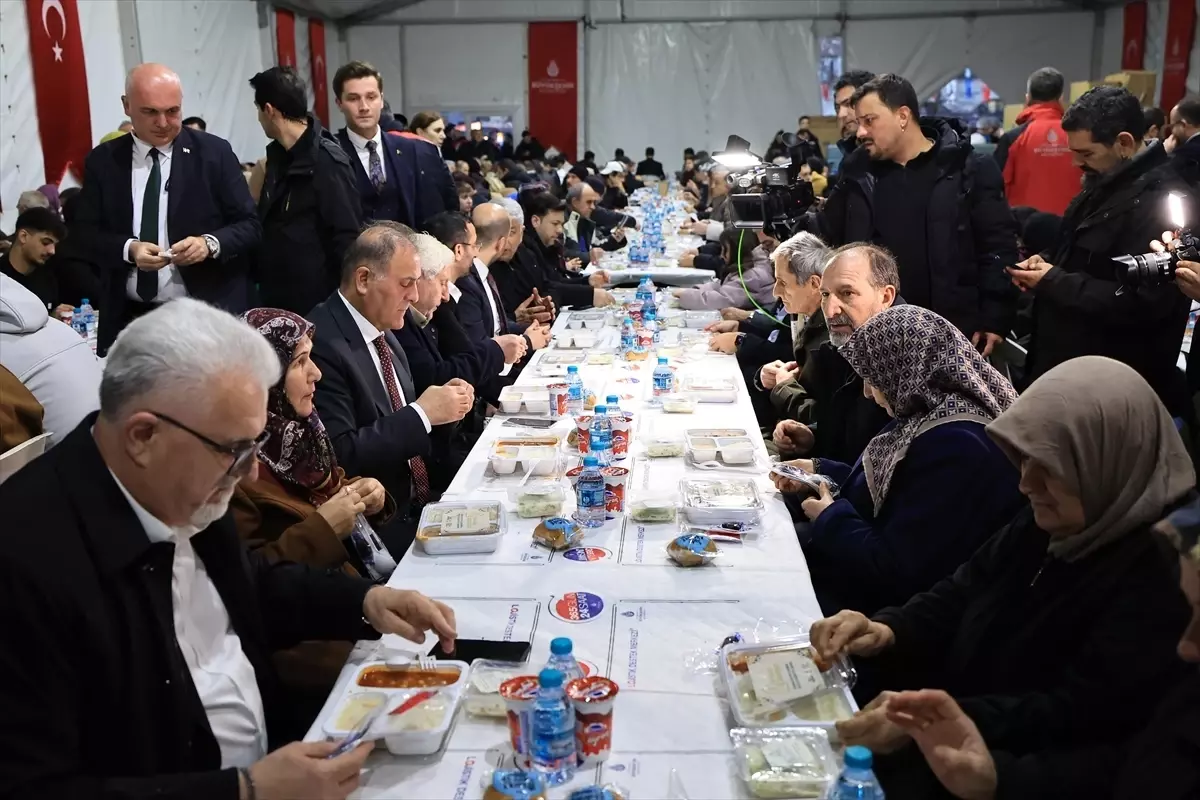 İBB Başkan Vekili Nuri Aslan İftar Çadırında