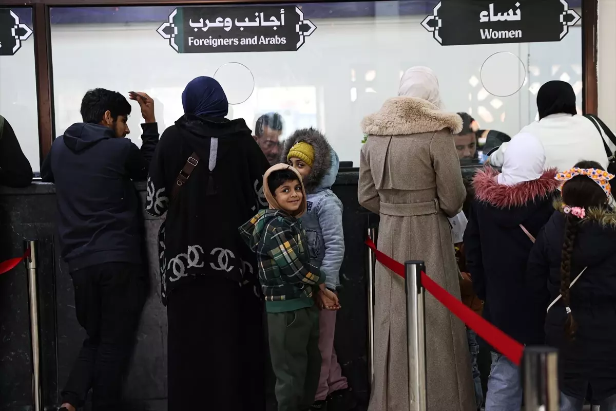 Suriyelilerin Lübnan\'dan Suriye\'ye Dönüşü Artıyor