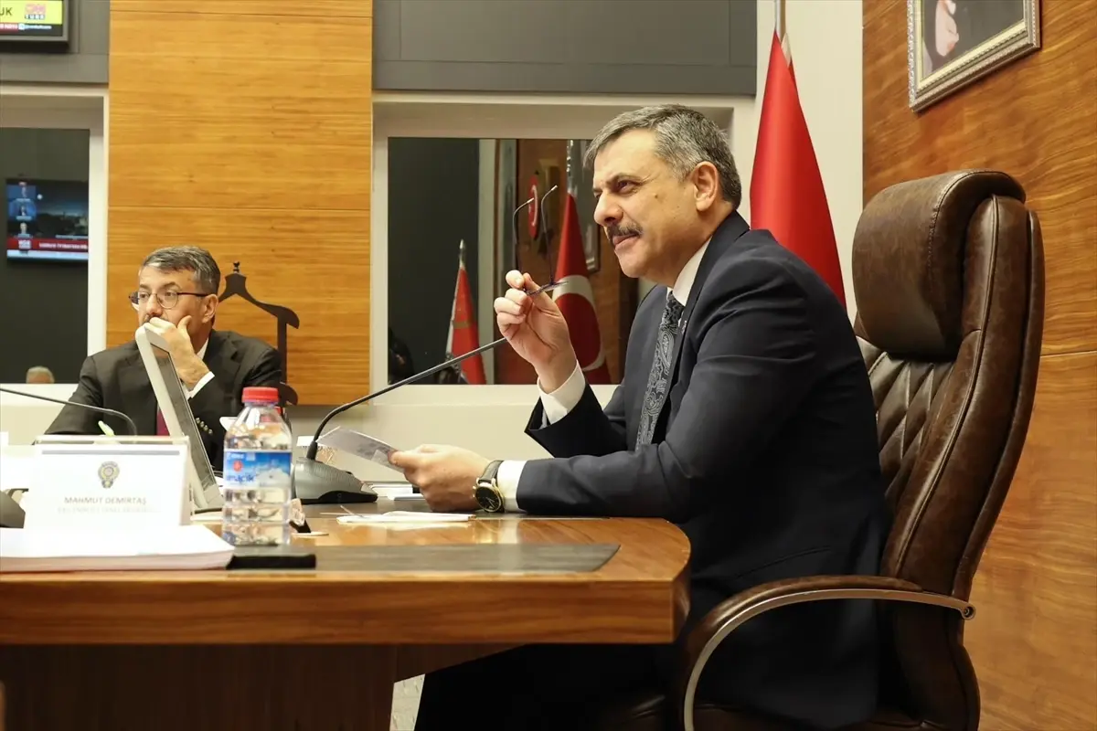 Bakan Çiftçi\'den KOM\'a Ziyaret