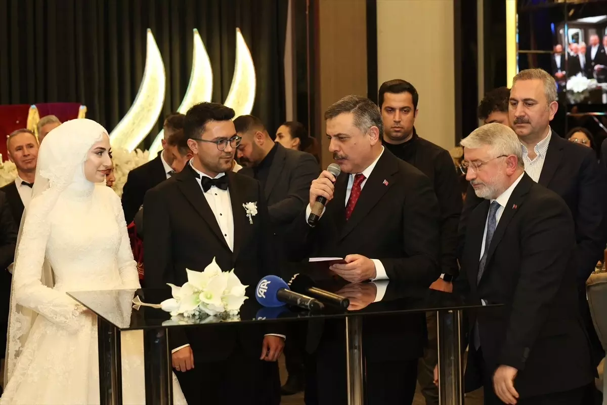 Çiftçi, Yıldırım\'ın Düğününde Nikah Şahidi Oldu