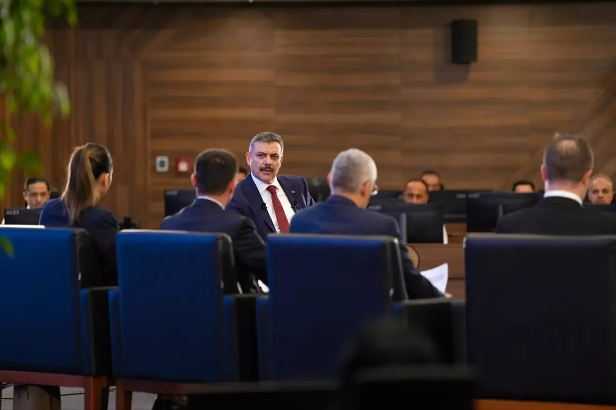 Emniyette yeni dönem! İçişleri Bakanı ilk işareti verdi