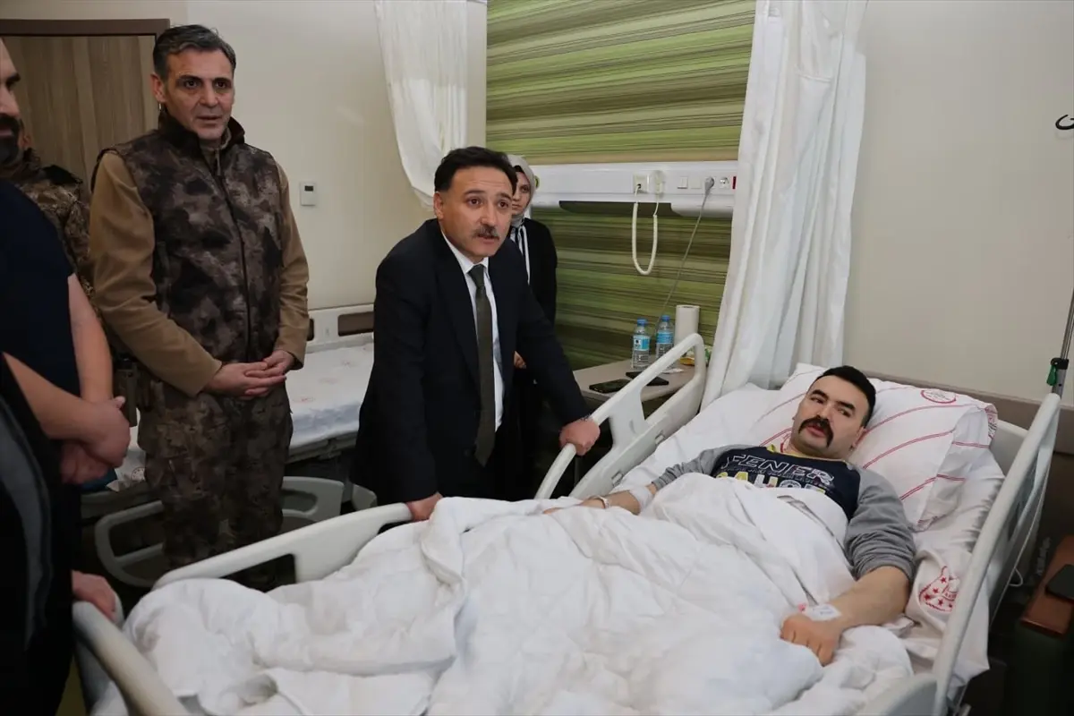 Bakan Çiftçi\'den Yaralı Polise Moral Ziyareti