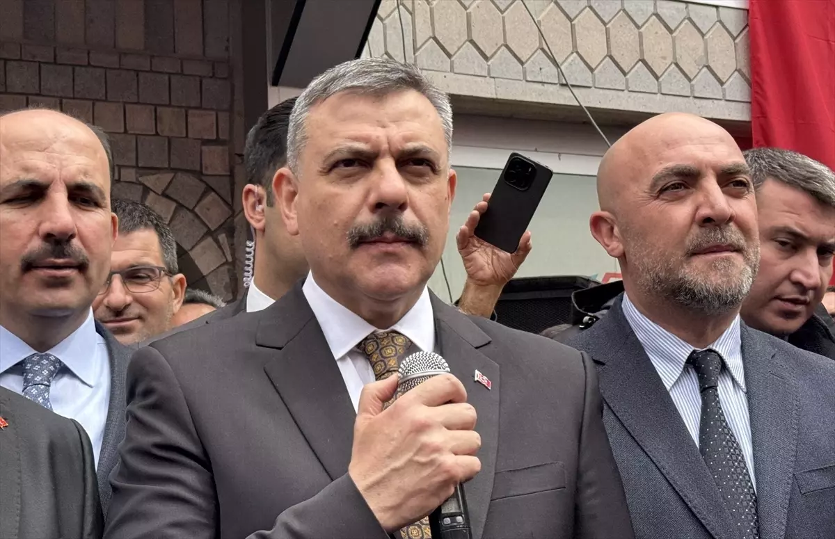 Bakan Çiftçi Çumra\'da Esnafla Buluştu