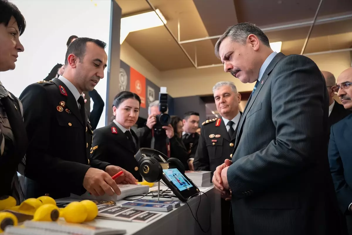 Bakan Çiftçi, Külliye\'de Ramazan Etkinliklerini Ziyaret Etti