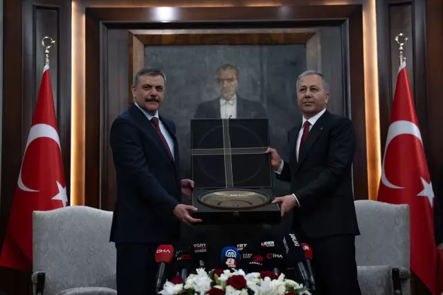 İçişleri Bakanlığı'nda devir teslim! Ali Yerlikaya, görevini Mustafa Çiftçi'ye bıraktı