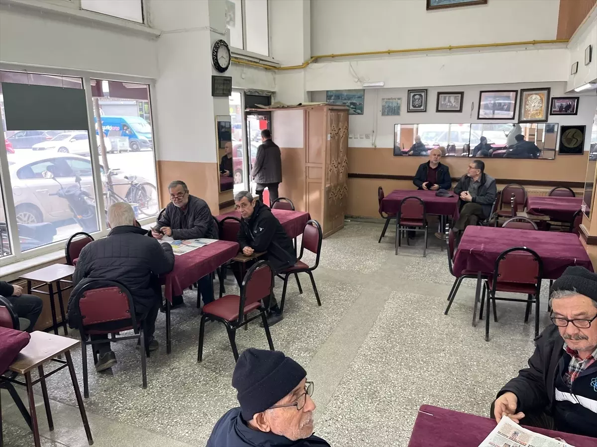 Kıraathanede Ramazan Geleneği: İftara Kadar İçecek Yok