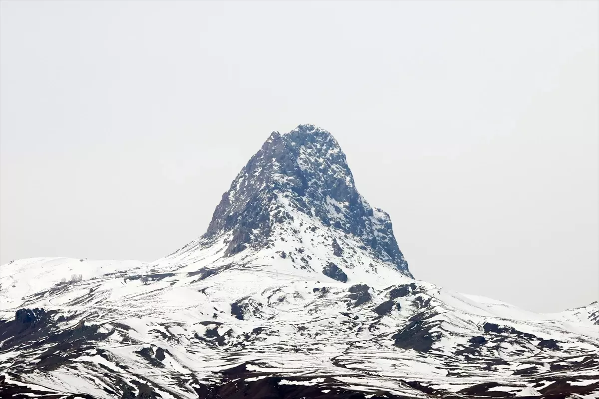 Tekelti Dağı Beyaza Büründü