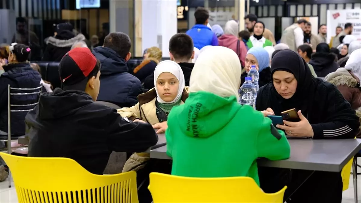 İHH Ramazan\'da İhtiyaç Sahiplerine İftar Dağıttı