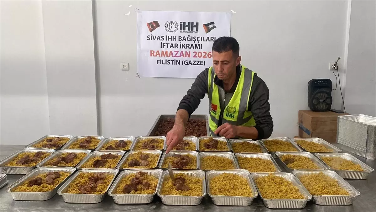 İHH, Gazze\'de İftar ve Sahur Sofraları Kuruyor