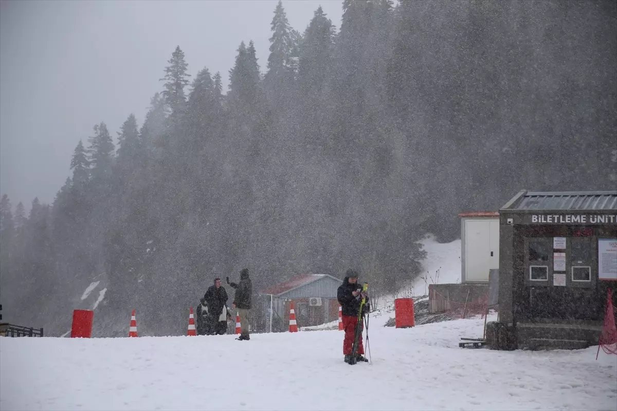 Ilgaz Dağı\'nda Yoğun Kar Yağışı