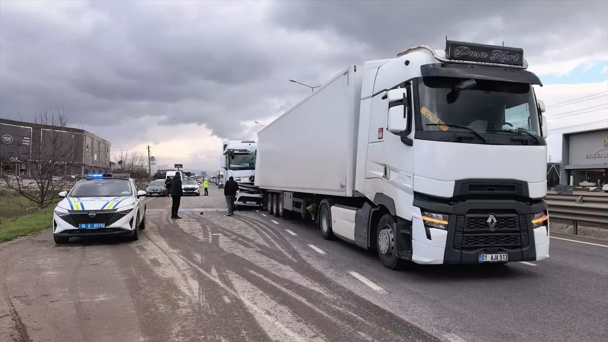 İnegöl\'de Tanker ve Tır Çarpıştı