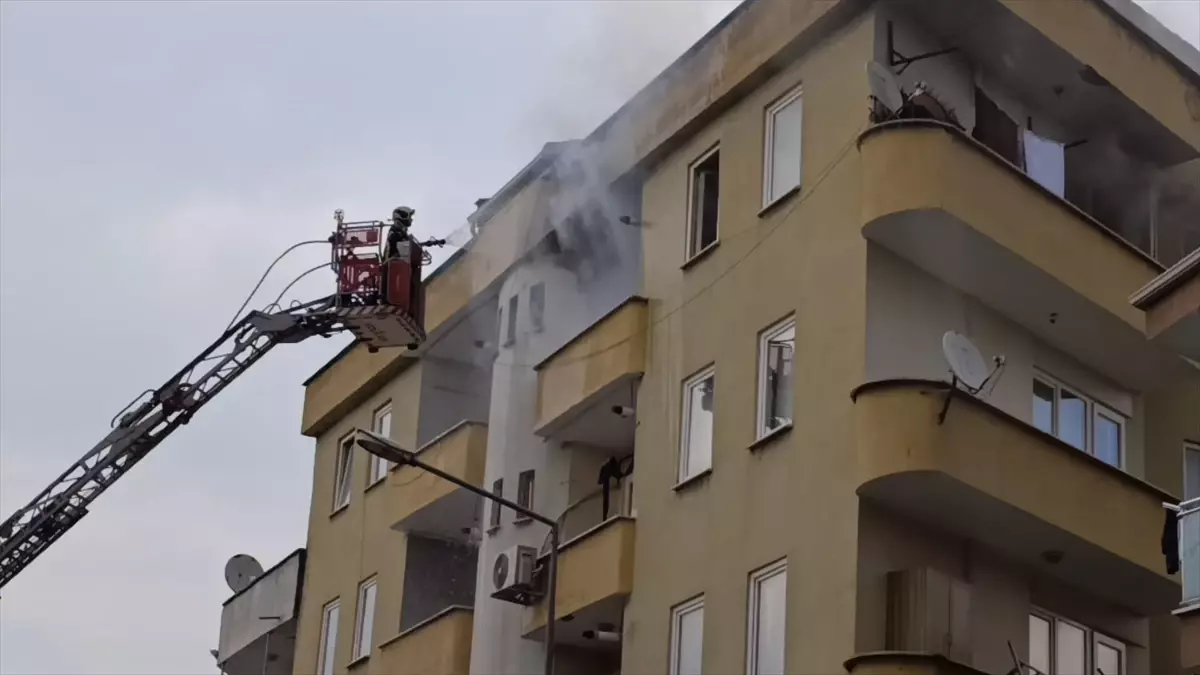 İnegöl\'de Kamyonet Kazası ve Yangın