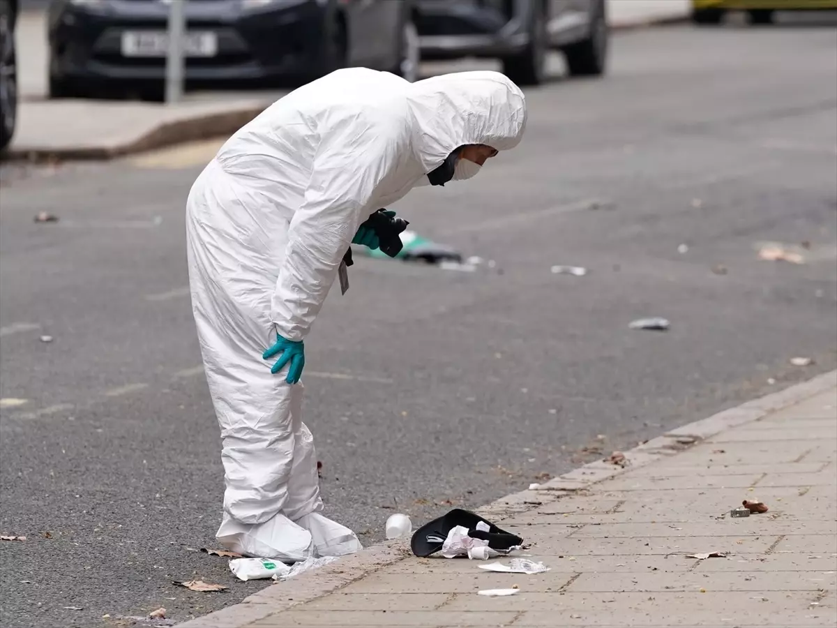 Derby\'de Araç Yayalara Çarptı