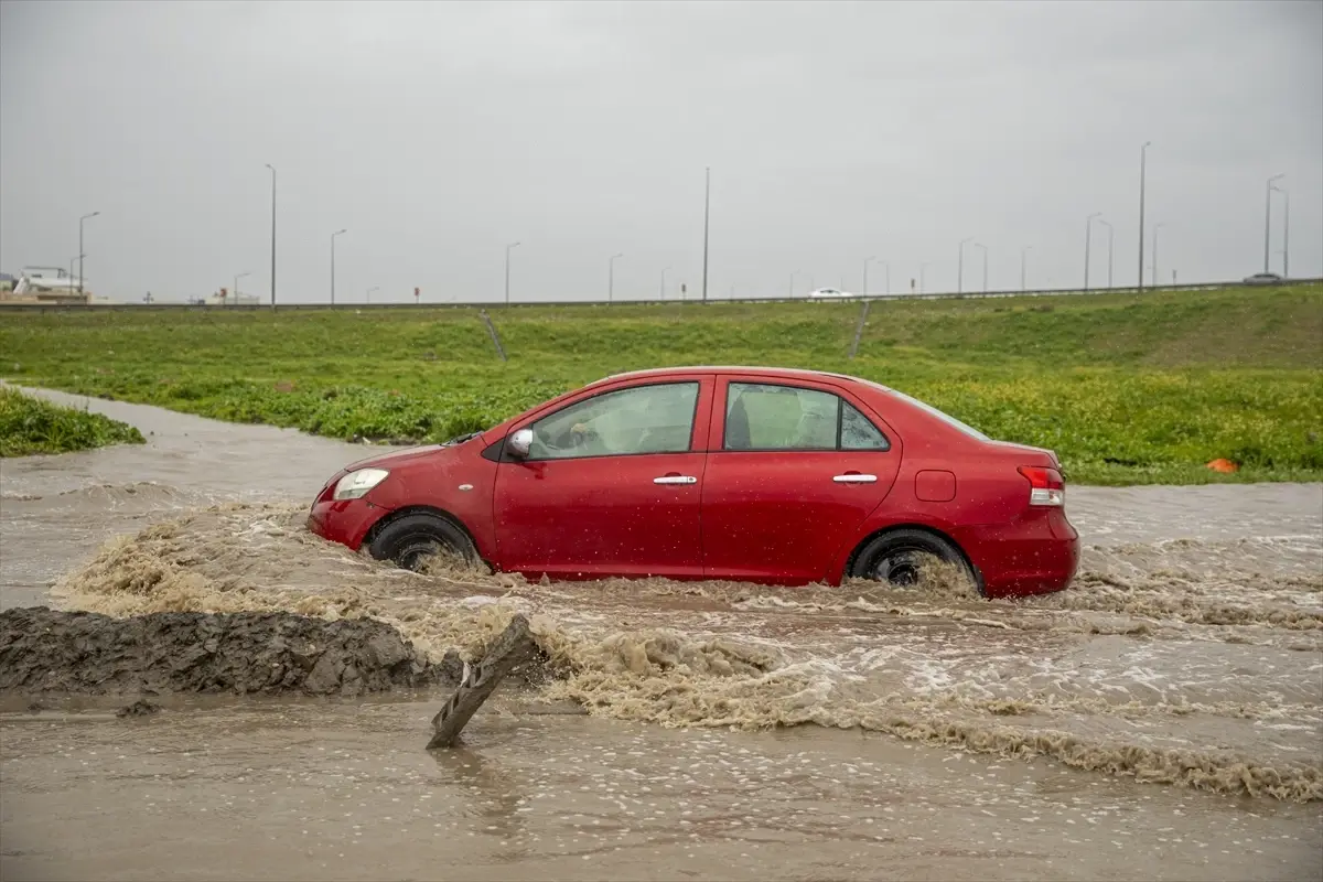 Erbil\'de Sağanak Yağış Trafiği Olumsuz Etkiledi
