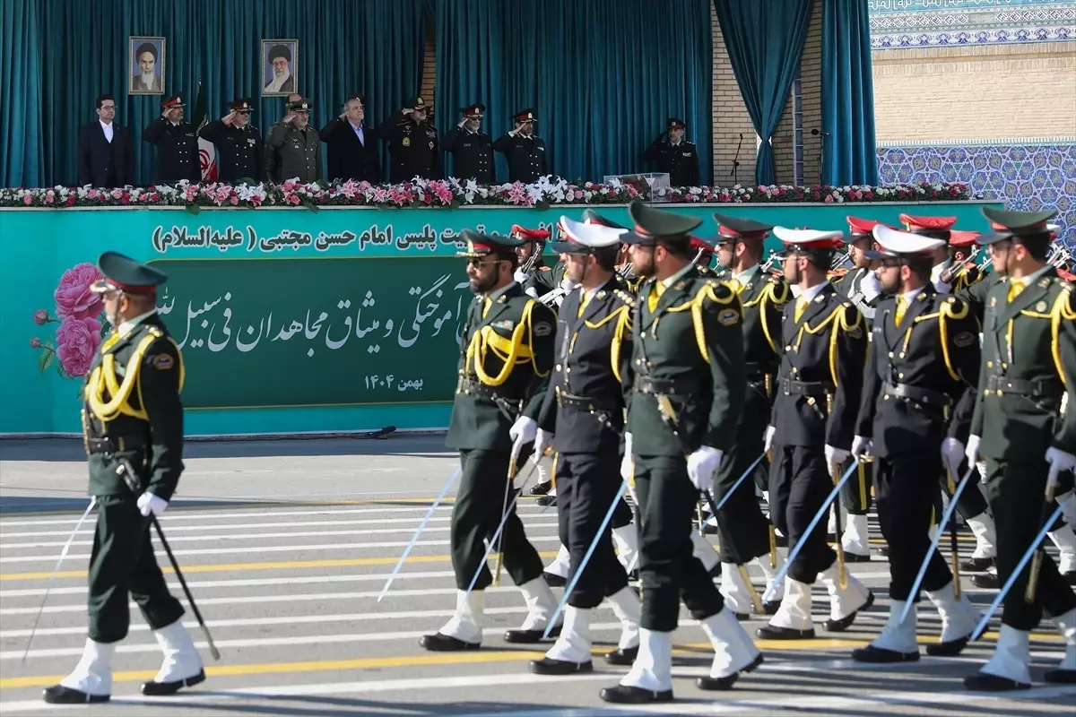 İran Cumhurbaşkanı Pezeşkiyan: "Toplumsal olaylar, tarafların en az zarar göreceği şekilde yönetilmelidir"