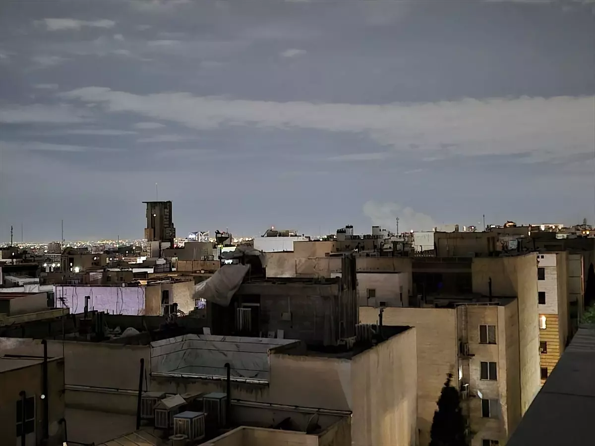 Tahran\'da Patlamalar: Elektrik Kesildi