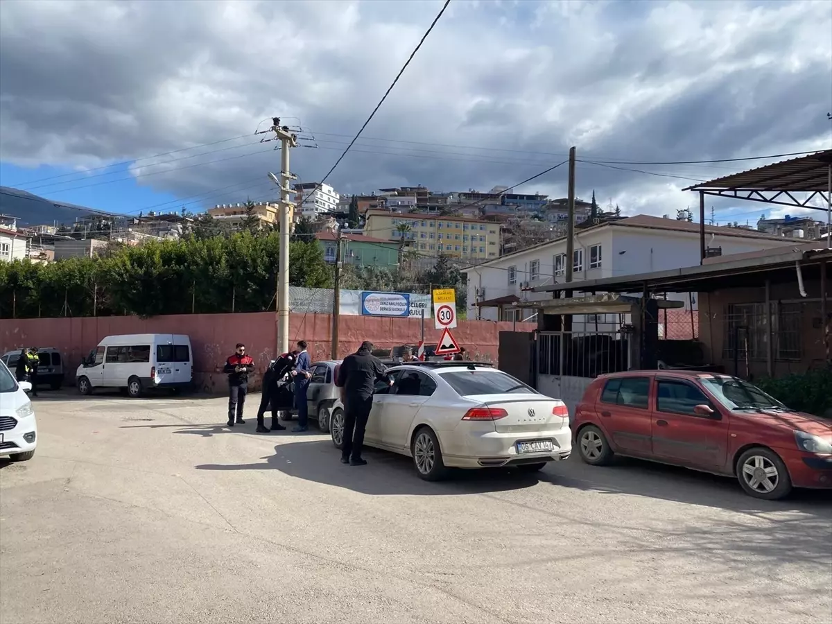 İskenderun\'da Okul Çevresinde Polis Denetimi