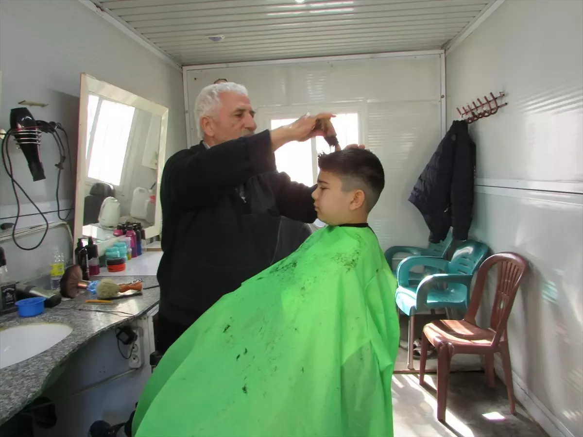 Depremde Yıkılmadı, Berberliğe Devam Ediyor