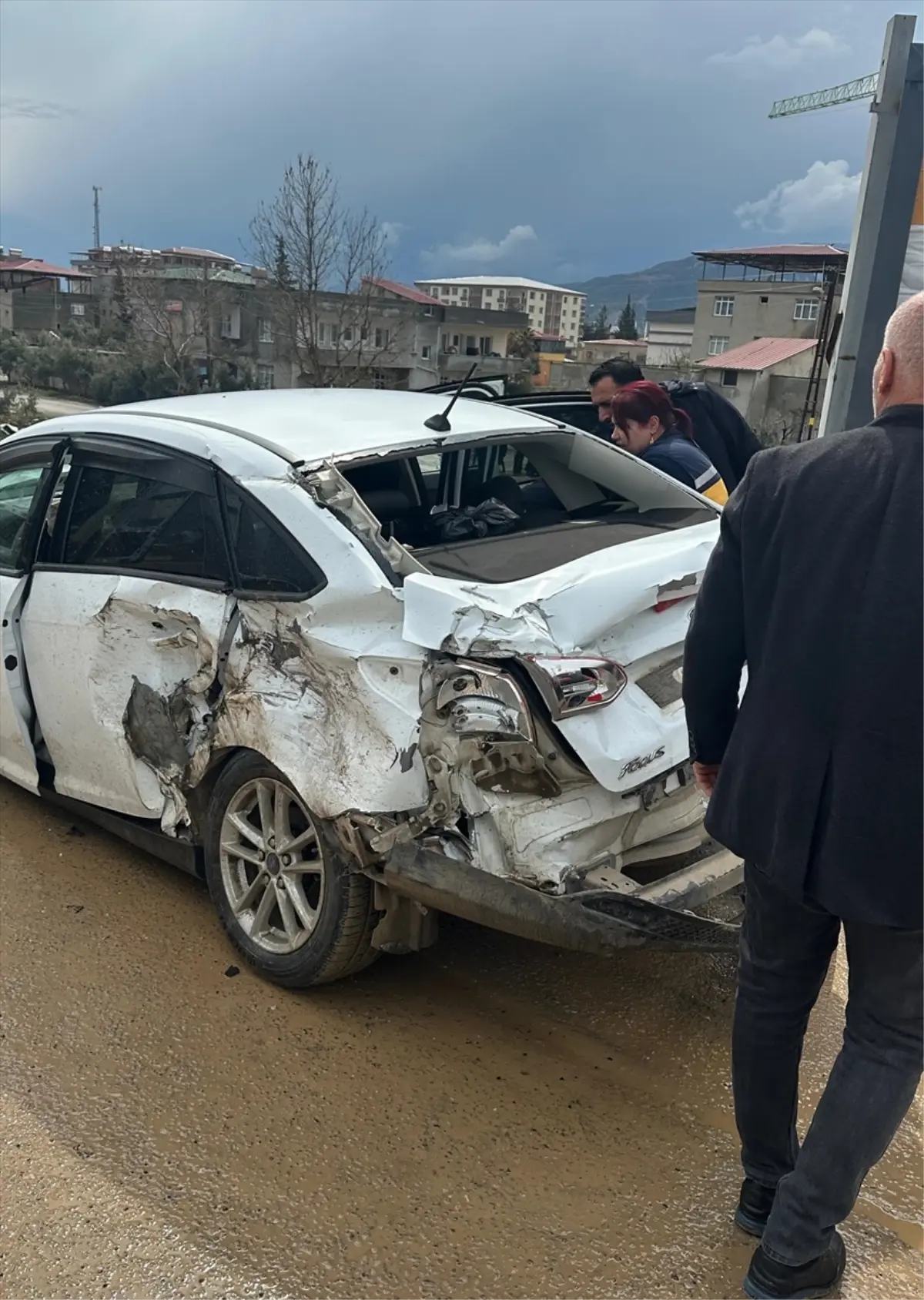 İslahiye\'de Tır ve Otomobil Çarpıştı