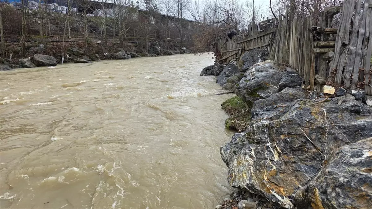 Aksu\'da Derede Erkek Cesedi Bulundu