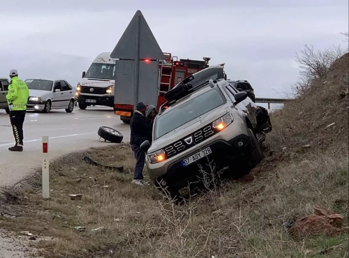 Eğirdir\'de Trafik Kazası: 8 Yaralı