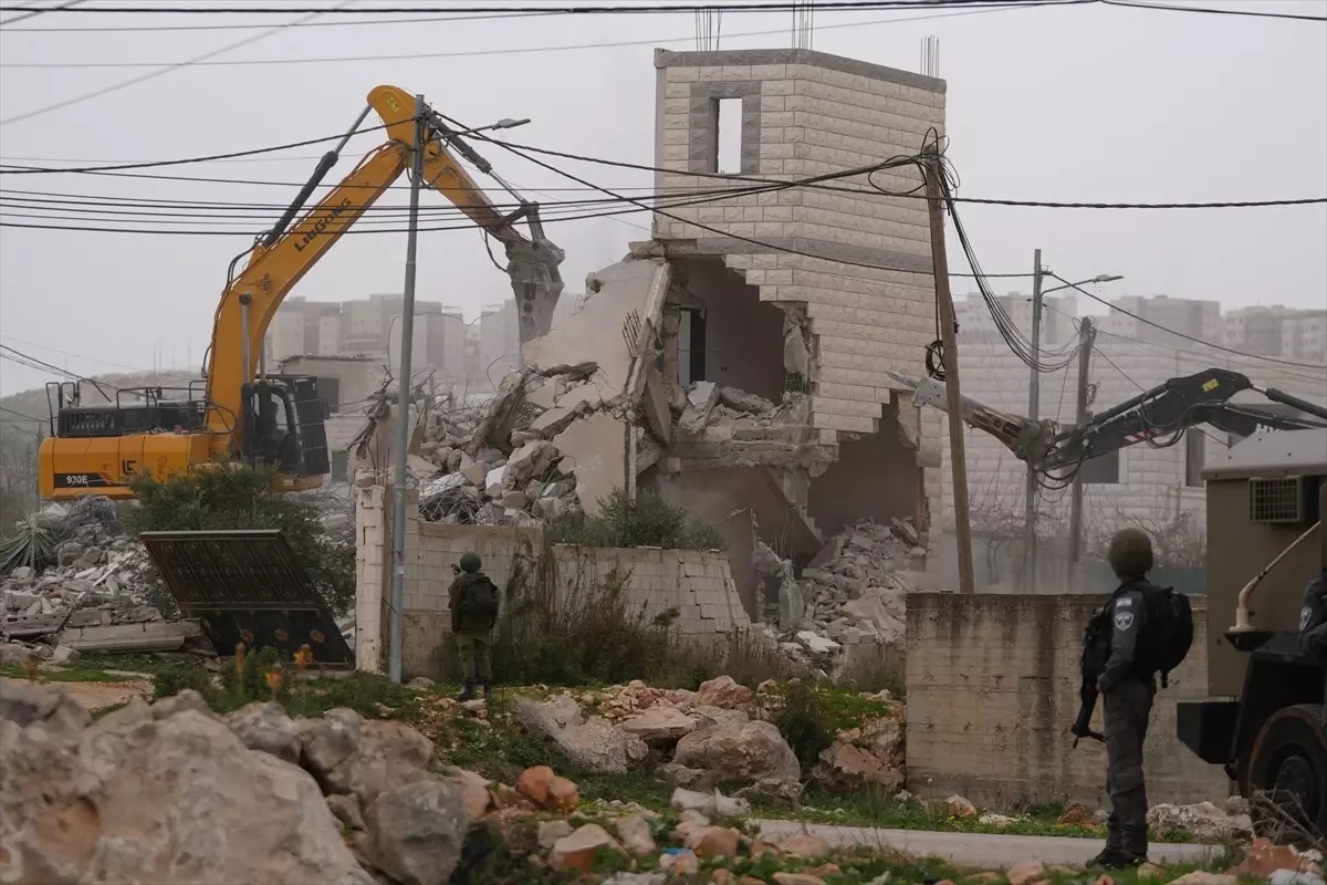 İsrail, Batı Şeria\'da Evleri Yıktı