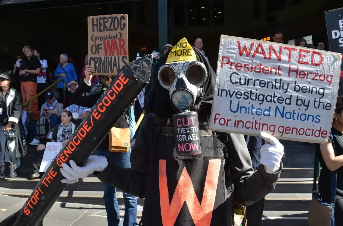 Herzog\'un Avustralya Ziyaretinde Protestolar