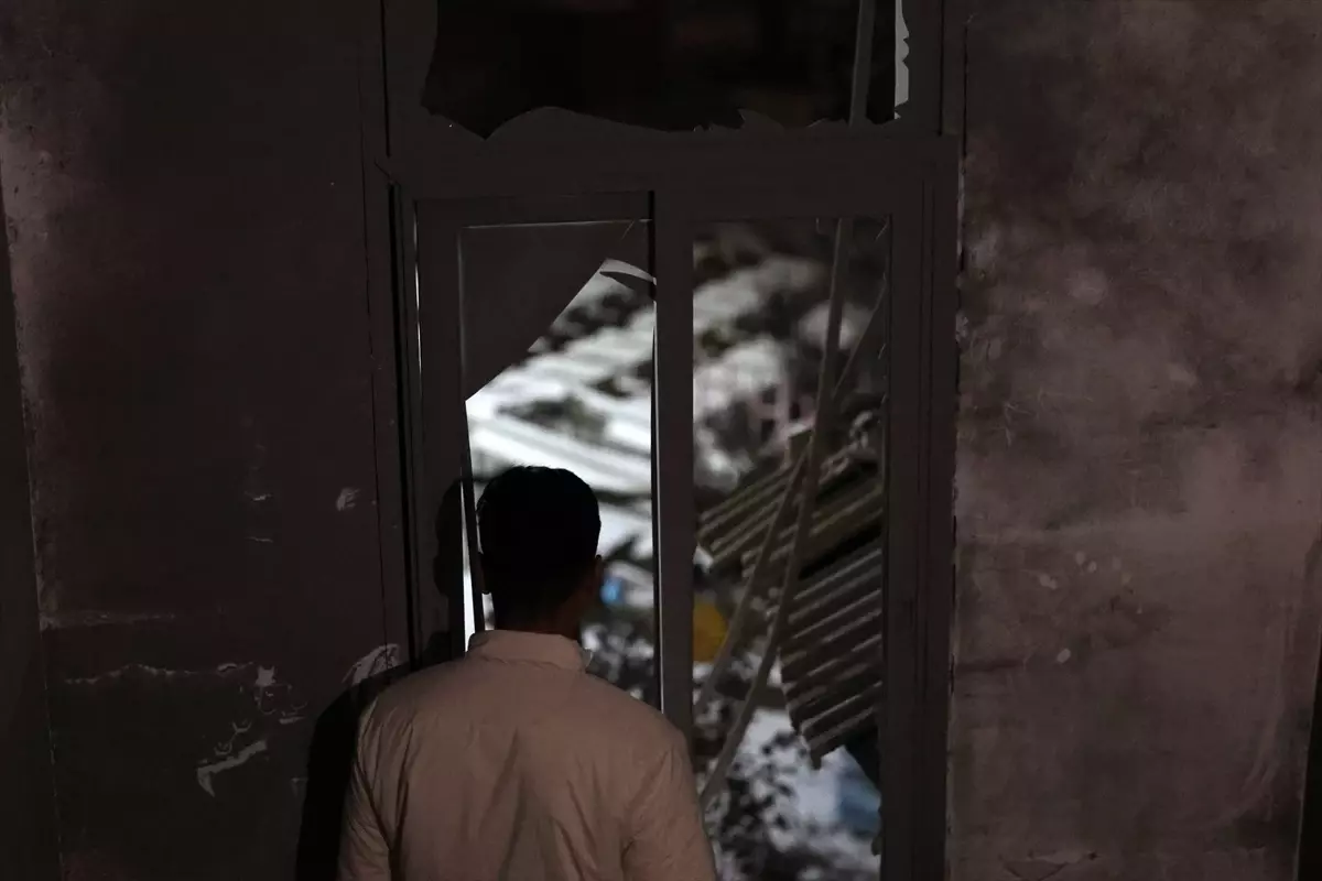 İsrail, El Halil\'de Filistinlinin Evini Yıktı