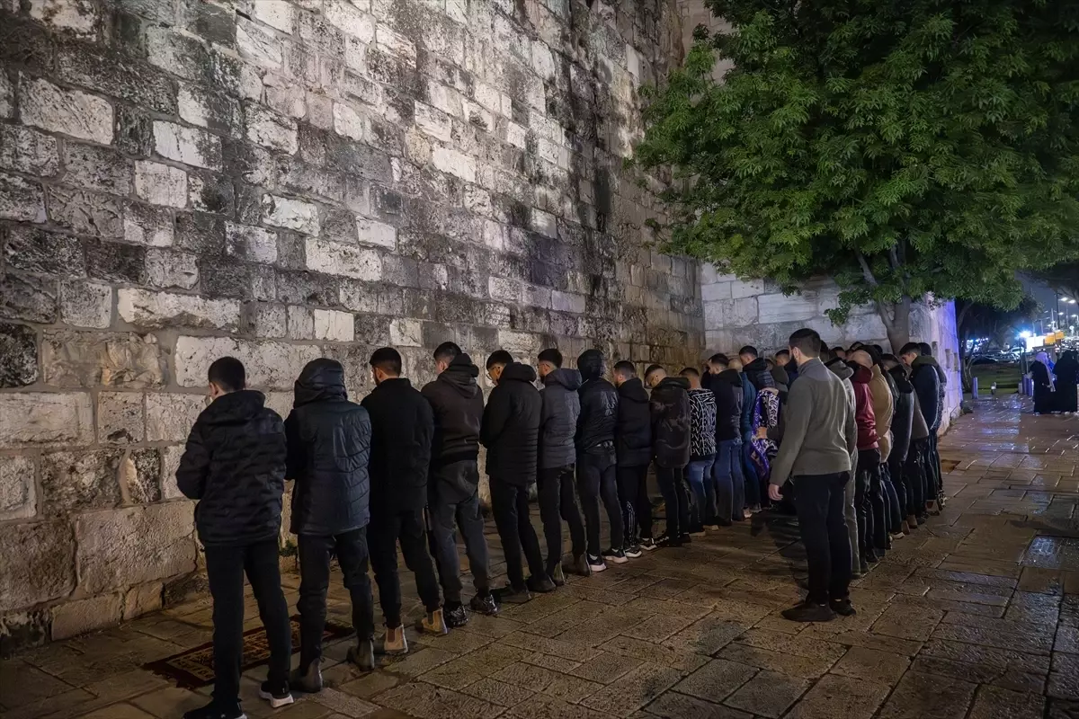 İsrail Polisi Filistinlilere Saldırdı