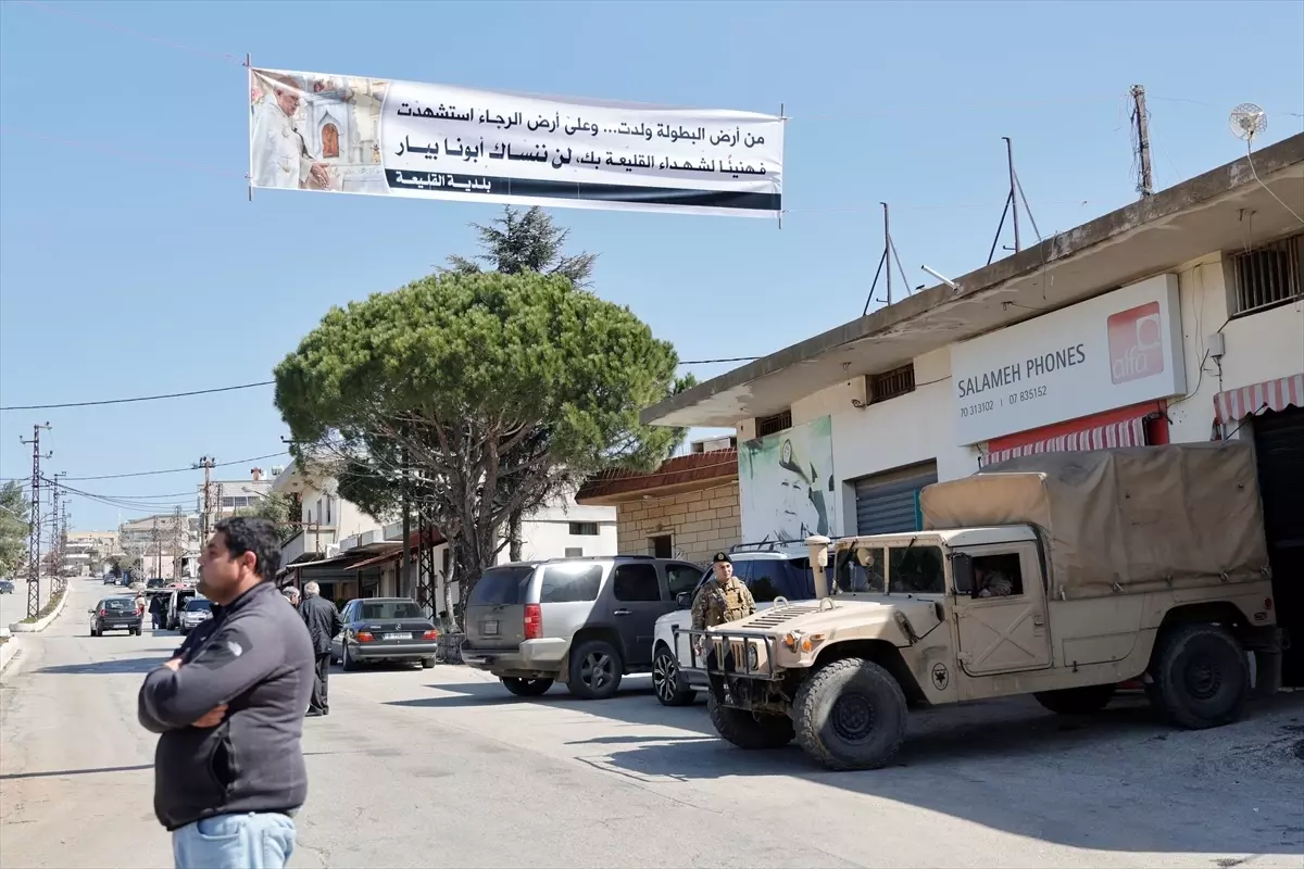 Kalia\'da Rahip Rahi İçin Cenaze Töreni