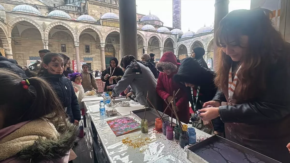 Çocuklar Süleymaniye Camisi\'nde İftar Yaptı