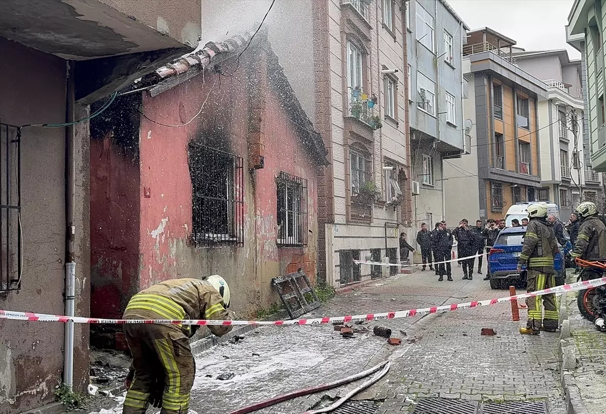 Kağıthane\'de Gecekonduda Yangın: 1 Ölü