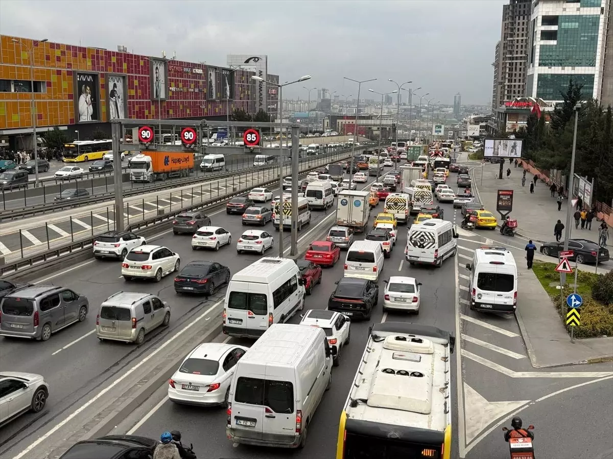 İstanbul\'da iftar öncesi trafik yoğunluğu yüzde 89\'a çıktı