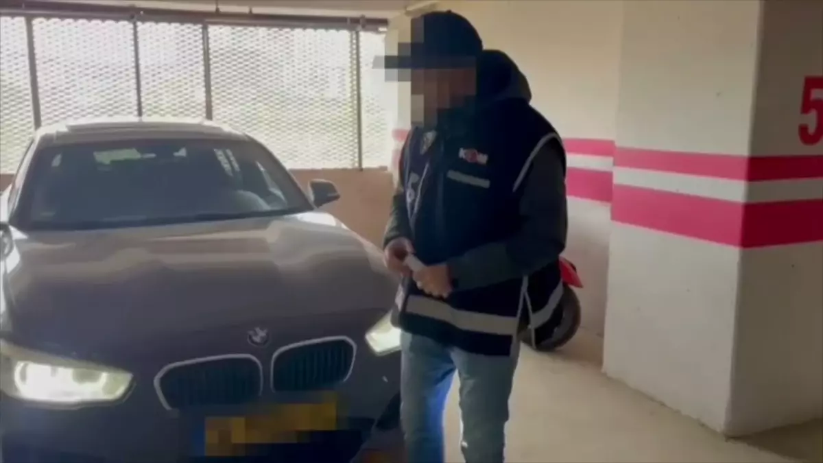 İstanbul'da Lüks Araç Kaçakçılığı Operasyonu
