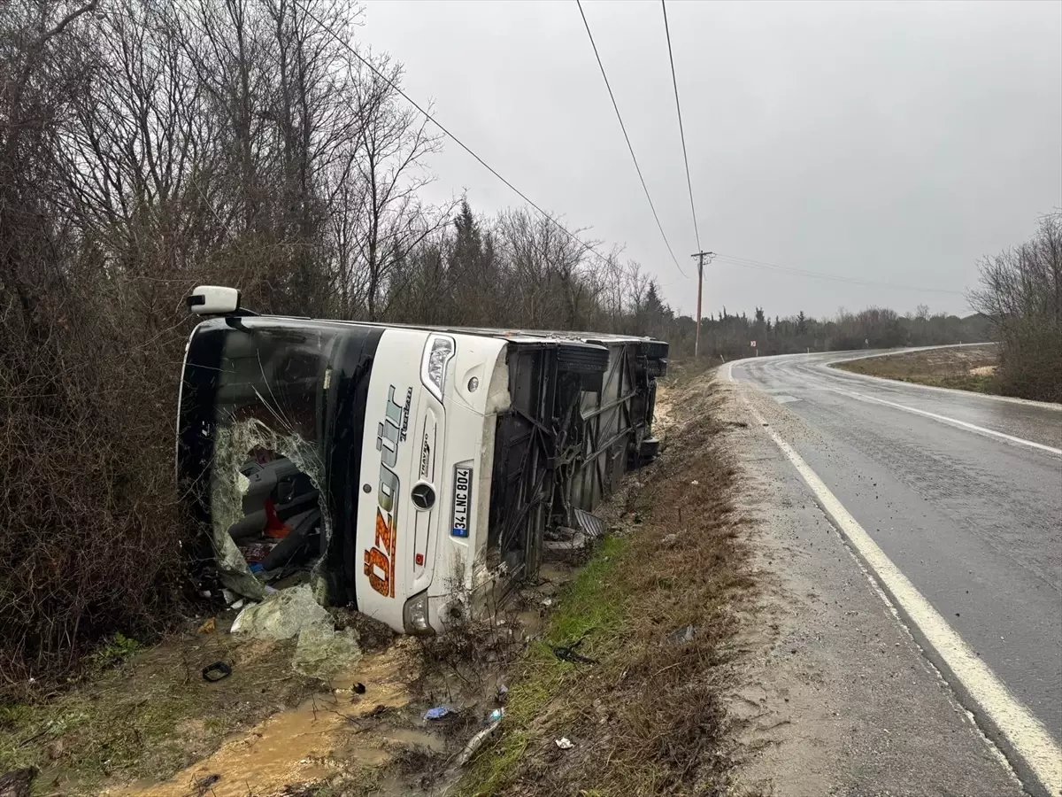 Çatalca\'da Midibüs Kazası: 3 Polis Yaralı