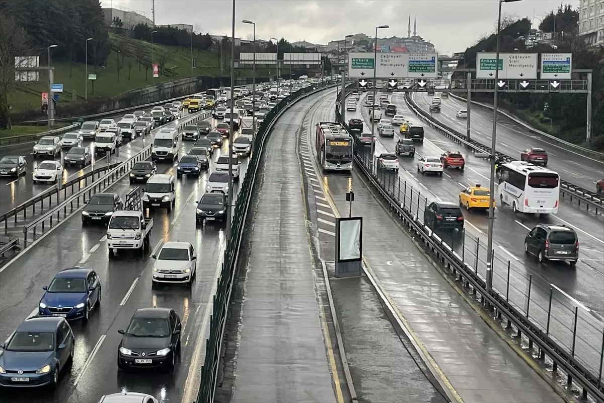 İstanbul\'da Trafik Yoğunluğu %78\'e Ulaştı