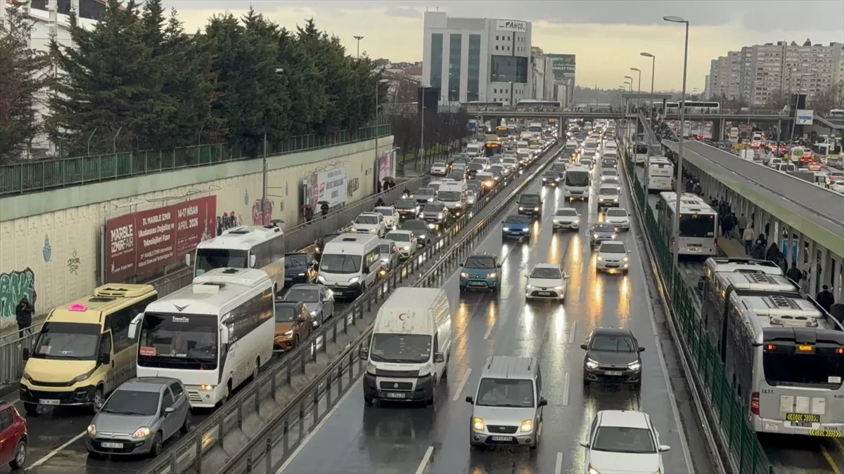 İstanbul\'da trafik yoğunluğu yüzde 89\'a kadar çıktı