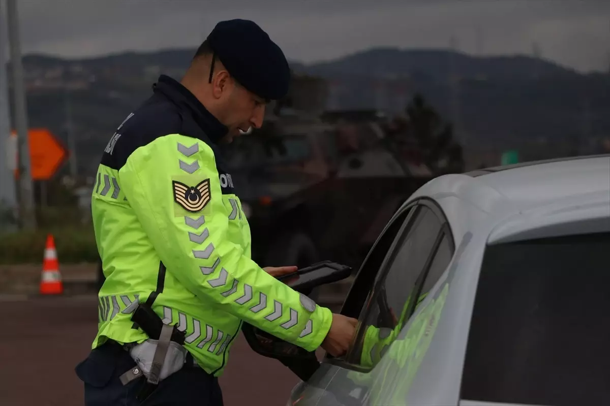 Bayramda Otoyol ve Köprüde Yoğunluk
